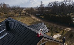 long-shot-roofer-working-with-helmet